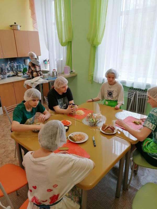 Приготовление салатов