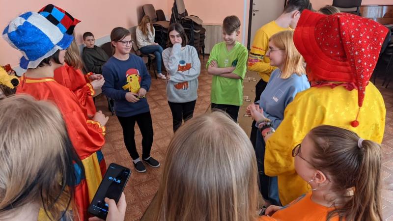 "СМЕХ _ ЭТО СОЛНЦЕ: ОНО ПРОГОНЯЕТ ЗИМУ С ЧЕЛОВЕЧЕСКОГО ЛИЦА"