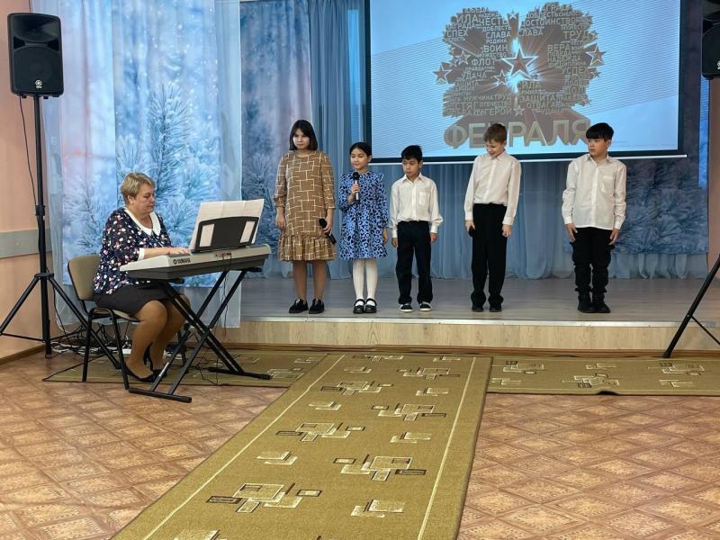 "Празднует февраль армии рожденье!"