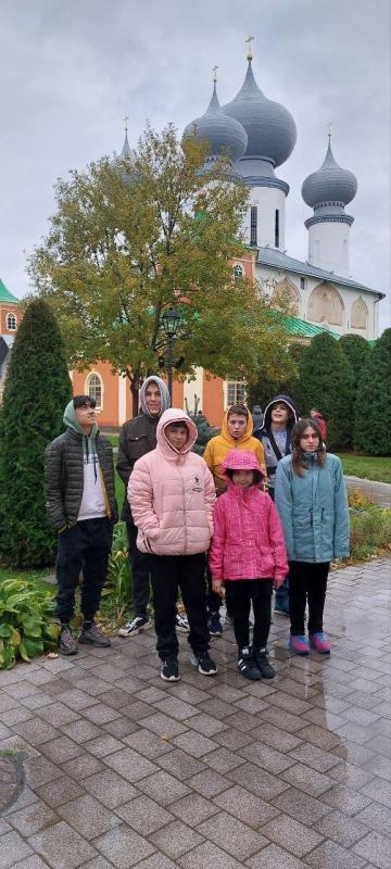 Под Покровом Божей Матери "Тихвинская"