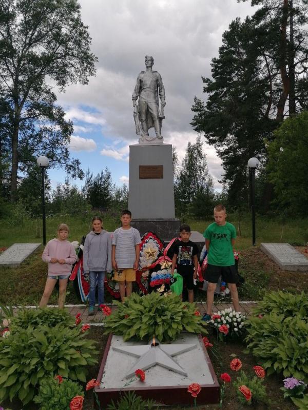 И сердцу по-прежнему горько...